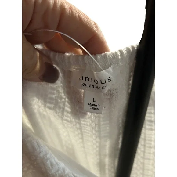 Kiriou Los Angeles White Eyelet Off Shoulder Crop Top. Size L - Picture 4 of 4